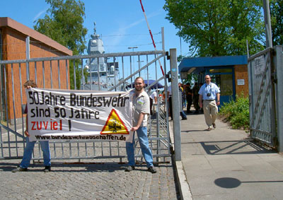 Protest gegen Bundeswehrschau Kieler Woche 2005