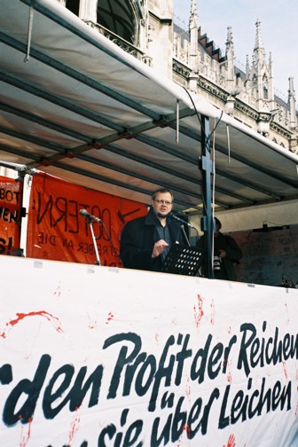 Tobias Pflüger bei der Anti-NATO-Demo München 2007