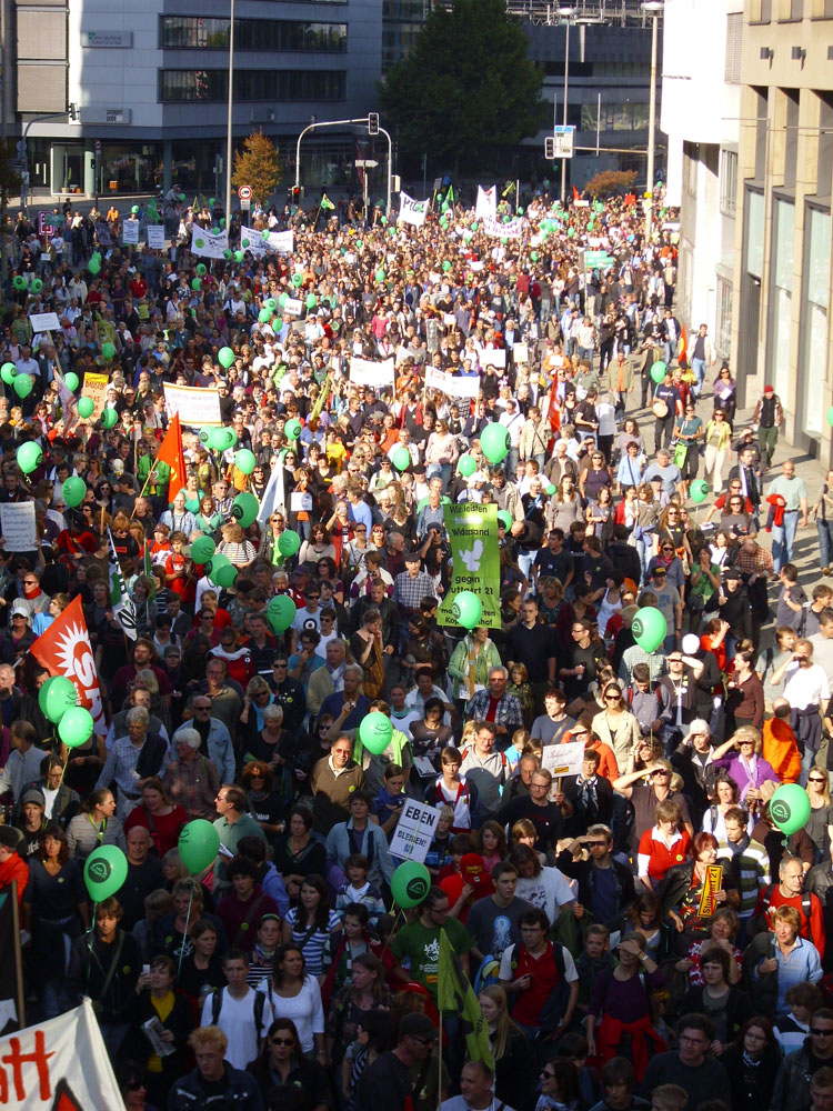 Rund 150.000 demonstrierten am 9.10.10 in Stuttgart