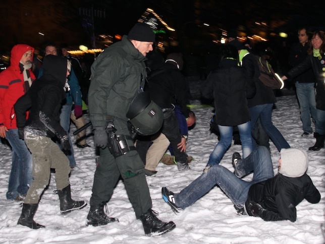 Stuttgart 4.12.2010: Brutaler Polizeieinsatz gegen Stuttgart21-Gegner