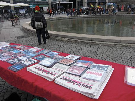 7.4.2012, Ostermarsch in Magdeburg, Stand von "Arbeit Zukunft"