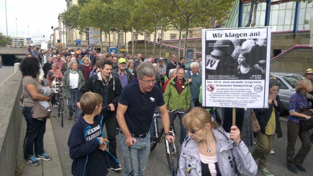 Stuttgart, 29.9.12: Protest gegen Polizeiterror am 30.9.10