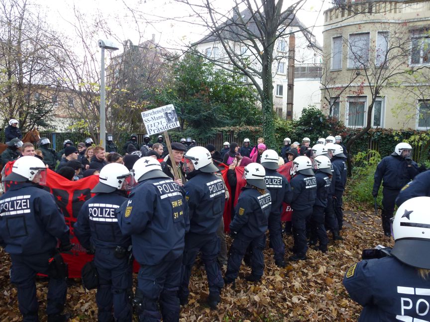 24.11.12, Stuttgart: Antifaschisten von Polizei eingekesselt