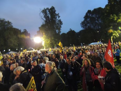 Über 7000 im Schlossgarten, Stuttgart - gegen Stuttgart 21