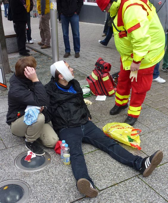 12.10.13, Göppingen: Schwer verletzt am Kopf durch Polizeiknüppel