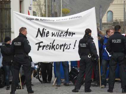 Dresden, 16.11.13: Protest gegen RSU - die neuen Freikorps
