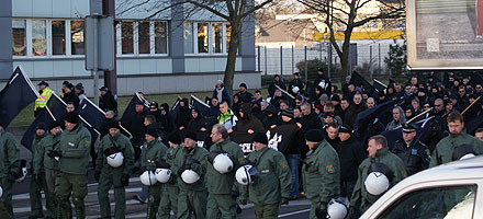 Magdeburg: Mit massiven Polizeiaufgebot werden Nazis geschützt