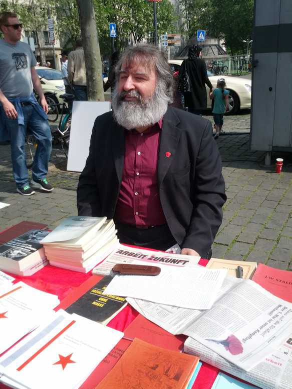"Karl Marx" beim Stand von "Arbeit Zukunft" in Köln