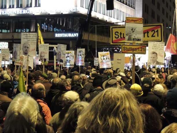 8.12.14, Stuttgart: Über 7000 bei der 250. Montagsdemonstration gegen Stuttgart 21