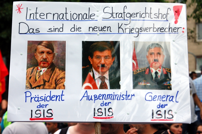 Köln, 8.8.15: Plakat gegen Erdogans Kriegspolitik