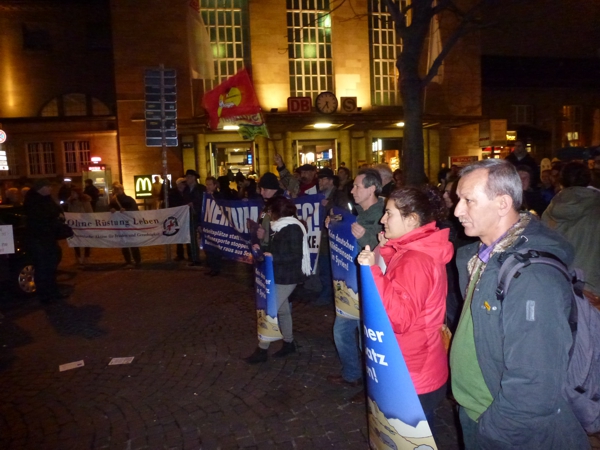 2.12.15: Demobeginn vorm Cannstatter Bahnhof Stuttgart