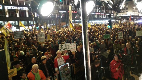 7.12.15, Stuttgart: 300. Montagsdemonstration