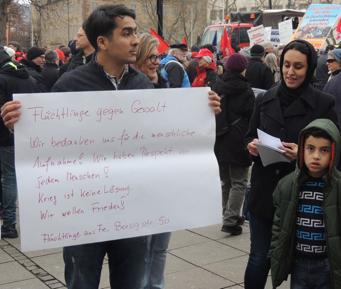 Stuttgart, 16.1.16: Flüchtlinge beziehen Stellung