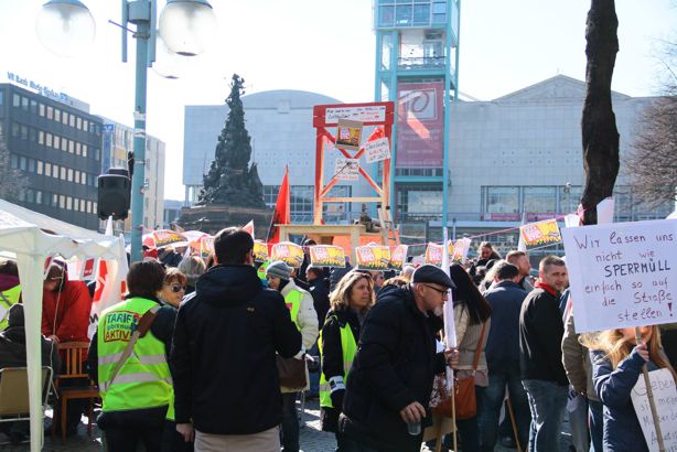 27.2.16, Mannheim: Gegen die Freistellungen bei XXXL-Lutz