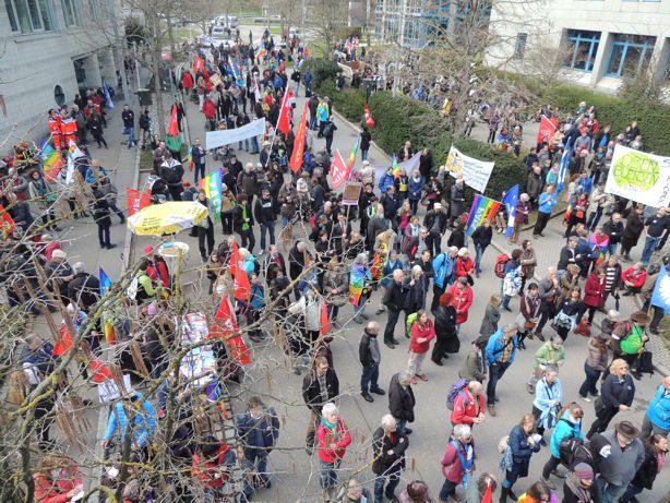 26.3.16, Stuttgart: Rund 1500 kamen zum Ostermarsch