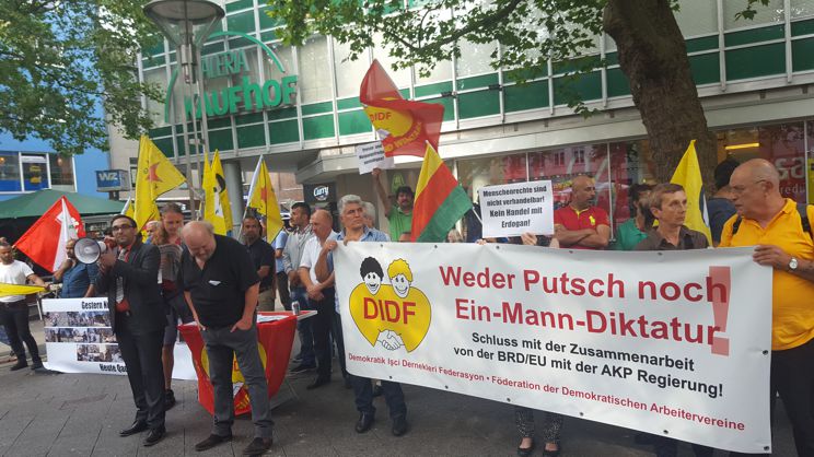 28.7.16, Krefeld: Mahnwache gegen Ausnahmezustand in der Türkei