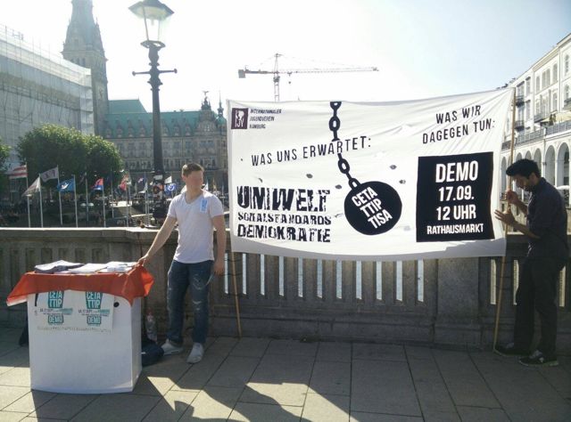 Infostand des Internationalen Jugendvereins Hamburg gegen TTIP, CETA