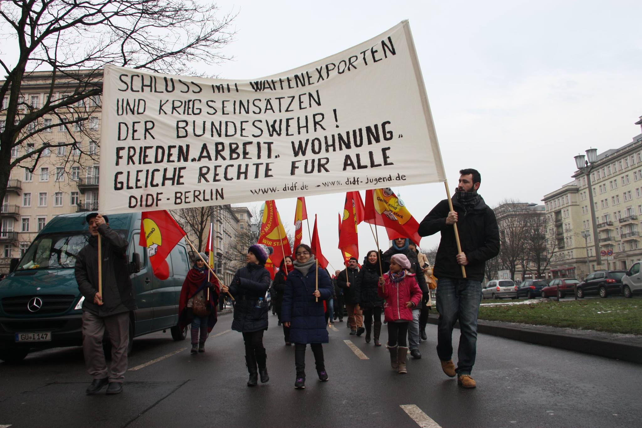 15.1.17, Berlin: Frieden, Arbeit, Wohnung, Auskommen und gleiche Rechte für alle!