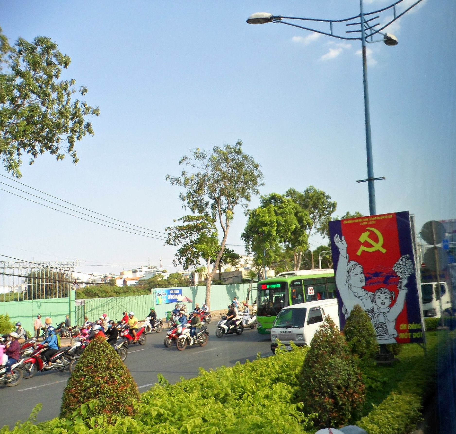 Vietnam: Nach aussen „rote Parolen" - aber ohne Inhalte