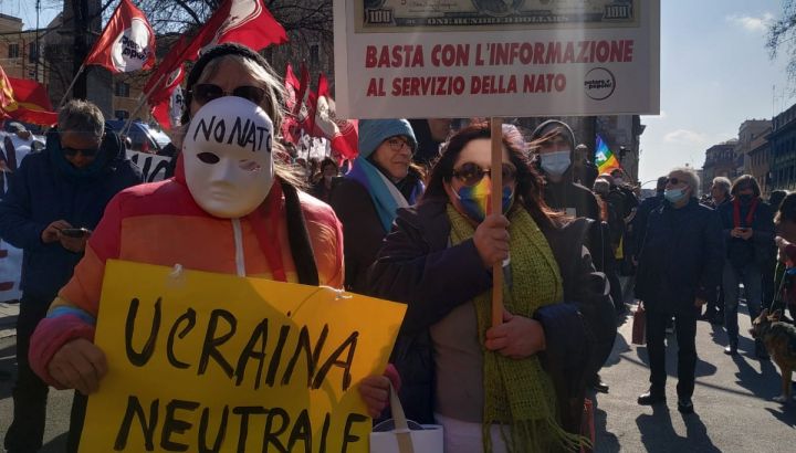 Italien: Flughafenmitarbeiter weigern sich, Waffen für die Ukraine zu verladen – Hafenarbeiter streiken gegen Waffentransporte