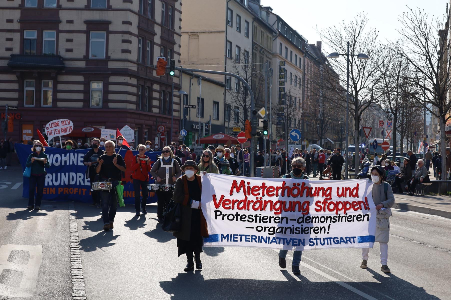 Stuttgart: Mehrere hundert protestierten gegen Wohnungsnot und Immobilien-Spekulanten