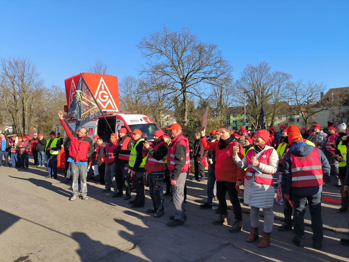 Textilarbeiter/innen im Warnstreik!