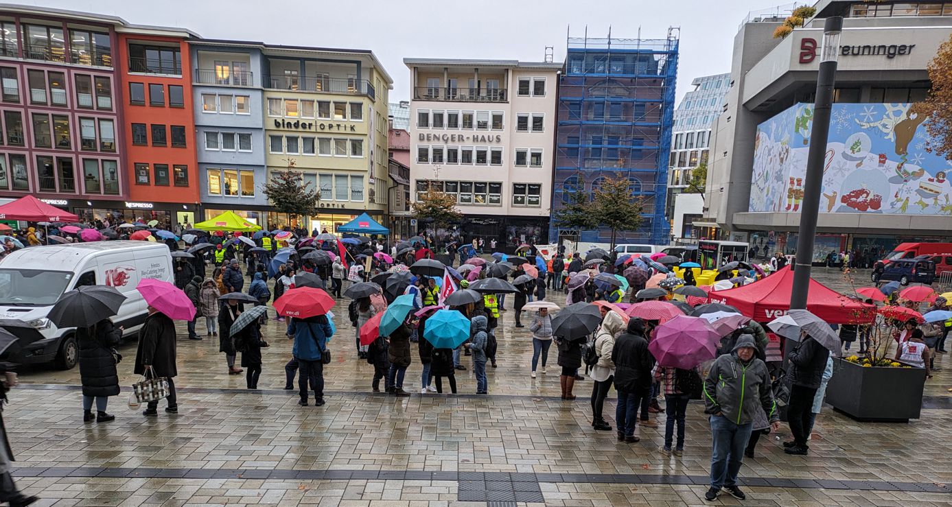 Stuttgart: Über 2500 Kolleg/innen der Stadt Stuttgart im Warnstreik