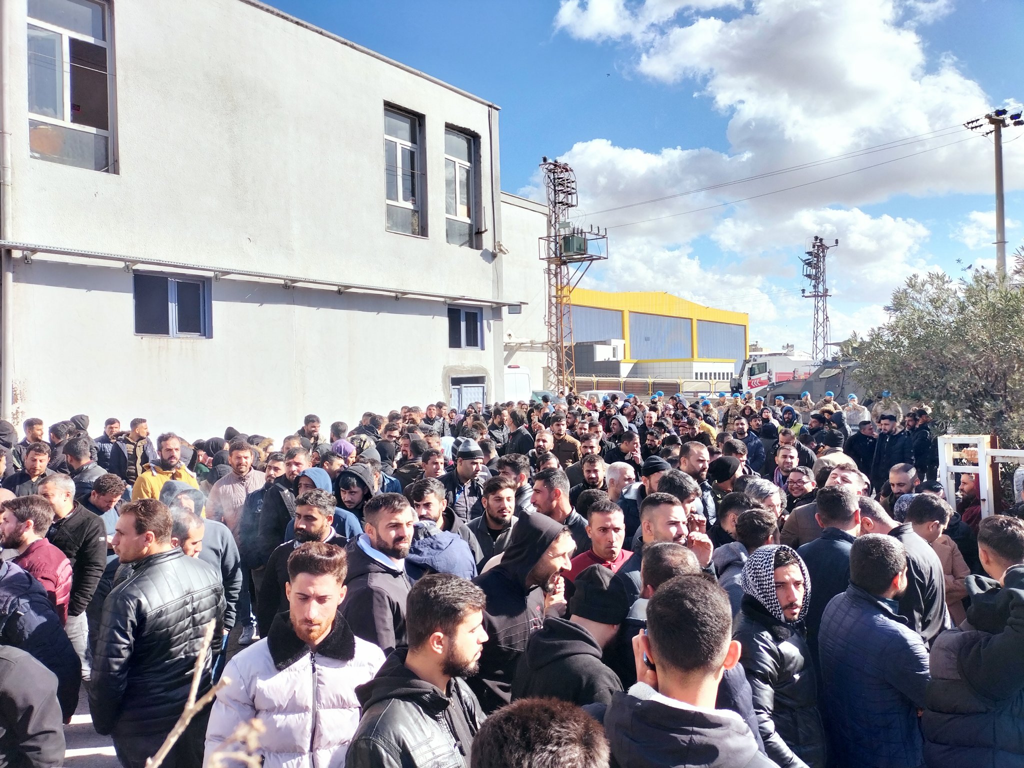 Wir unterstützen den Kampf der ArbeiterInnen von Özak Tekstil in Urfa
