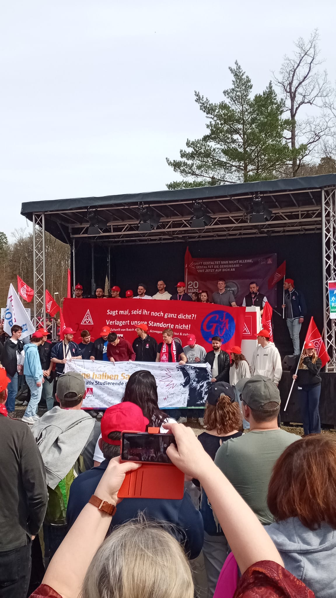 Zehntausende Bosch-Kollegen protestieren gegen Job-Kahlschlag!